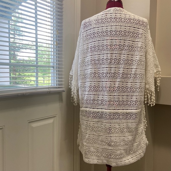 Zara Trafaluc women ivory crochet fringed kimono style cover up. Size M. Used. - Picture 7 of 10